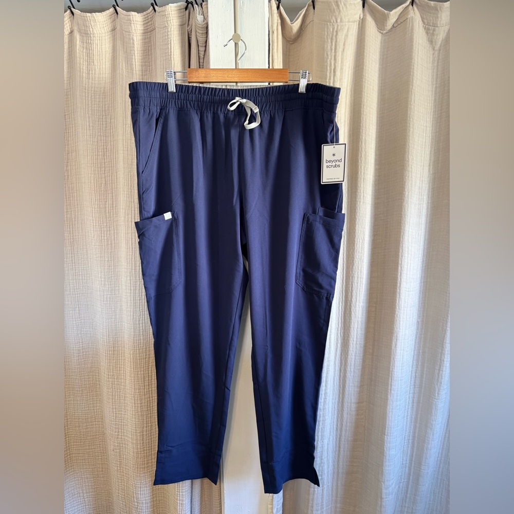 NWT Beyond Scrubs Grace Tapered Pant- XL